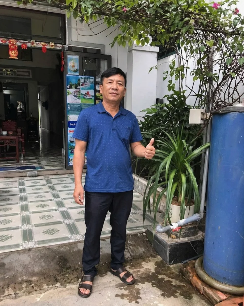 Khách hàng bên hệ thống bể lọc nước sau thi công tại Cam Lâm, Khánh Hòa.